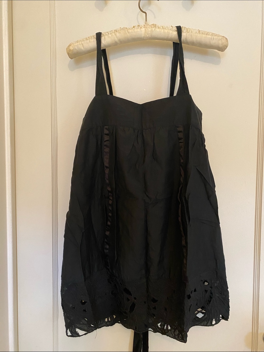 Forever 21 Black Sleeveless Cutout Hem Tank
